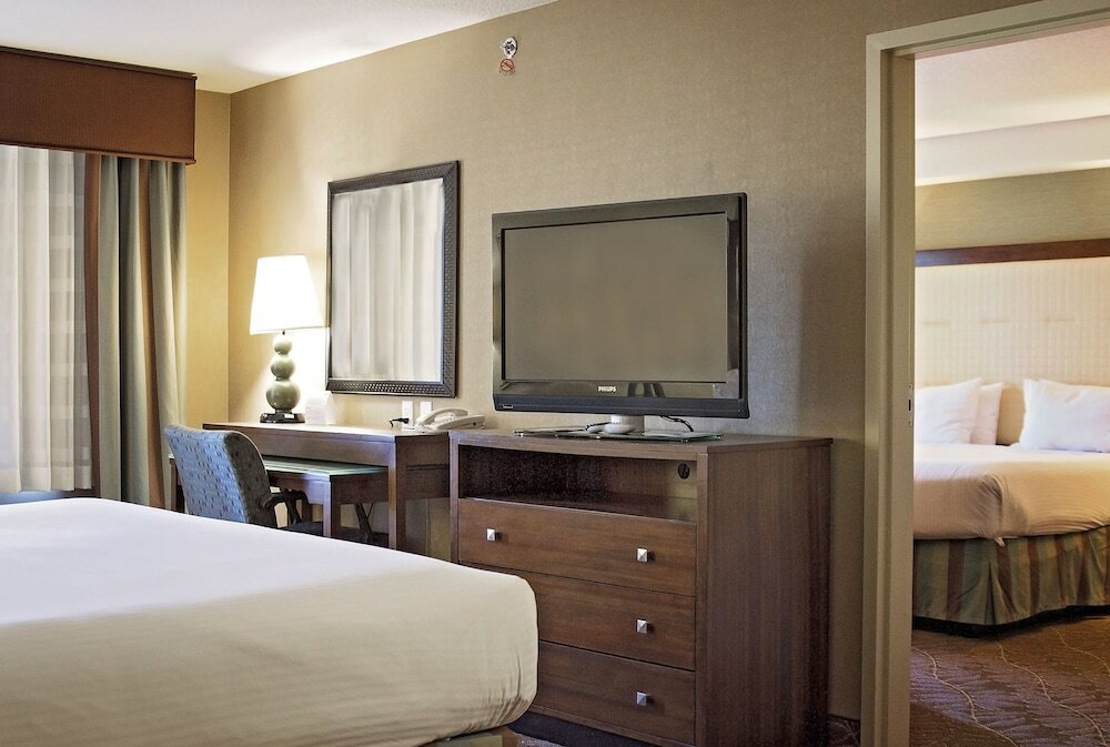 Фото Holiday Inn Express Hotel & Suites Logan, an Ihg Hotel