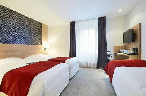 Внешний вид отеля Kyriad Vannes centre-ville в Ванне, фото 4