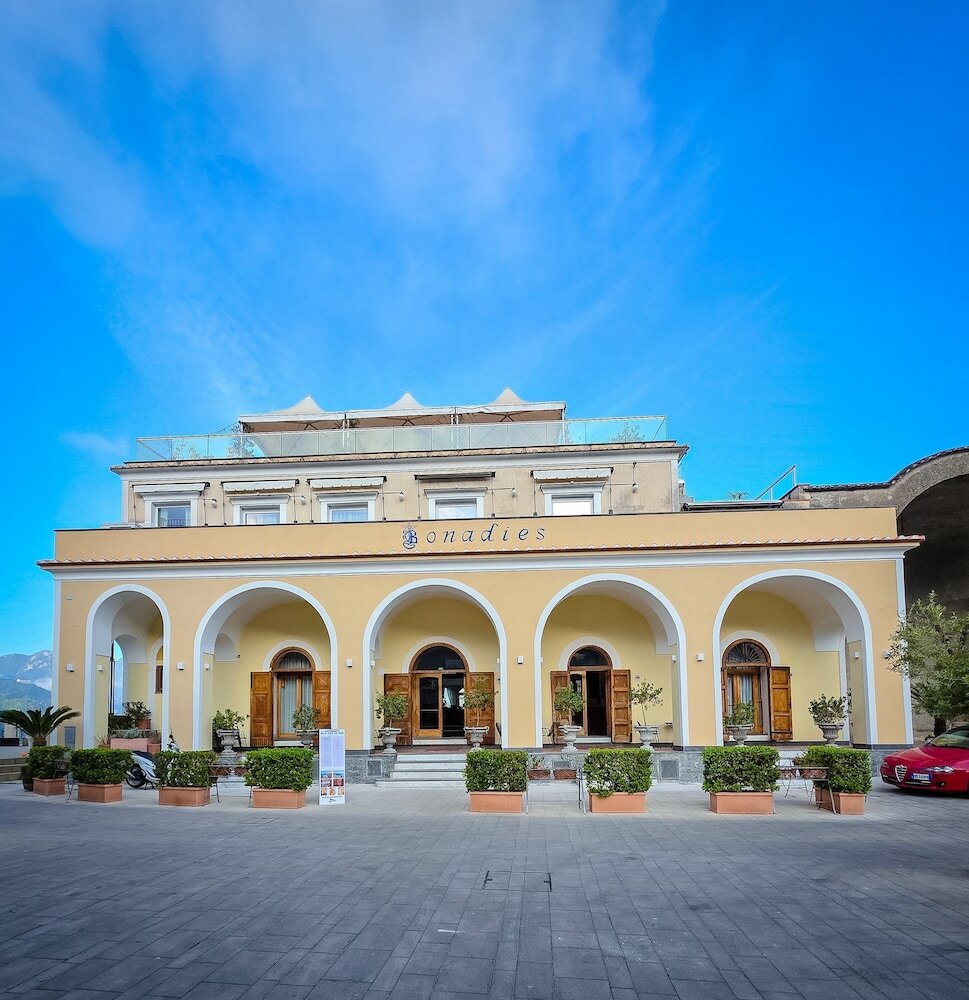 Фото отеля 2