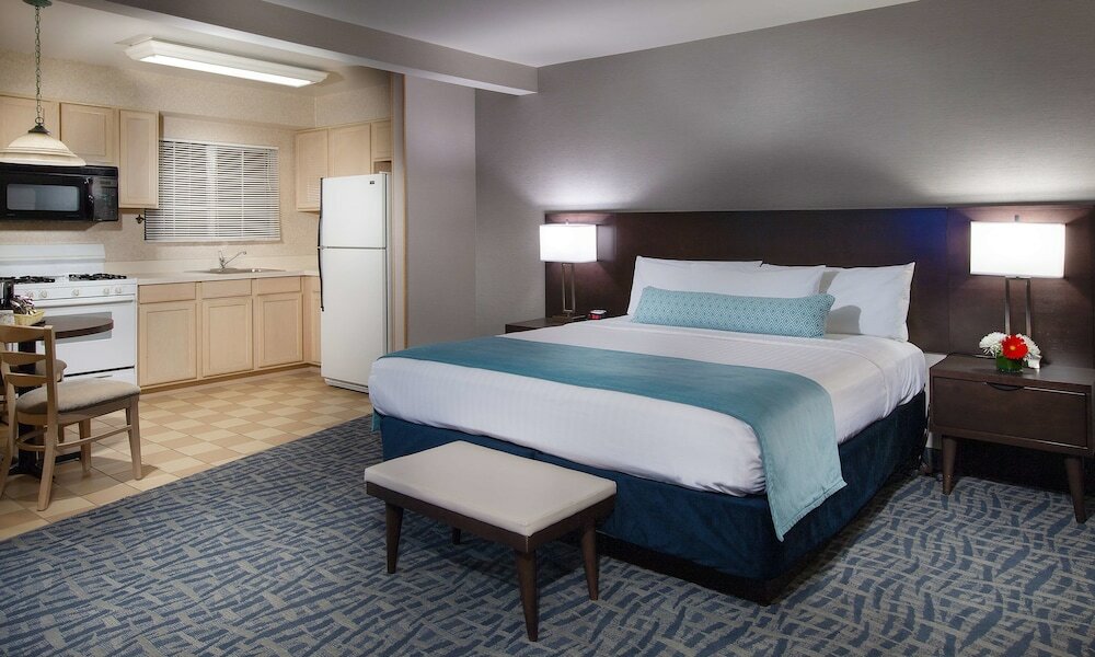 Фото Safari Inn, a Coast Hotel