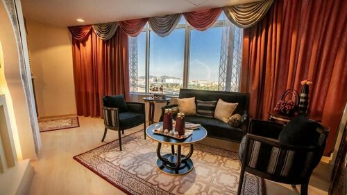 Гостиница Holiday Villa Hail Hotel فندق هوليداي فيلا حائل в Хаиле