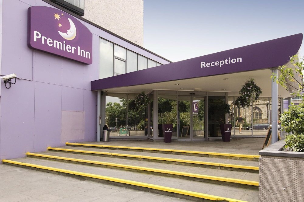 Фото Premier Inn London Putney Bridge
