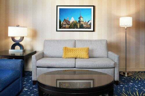 Гостиница Disneyland Hotel в Пласентии