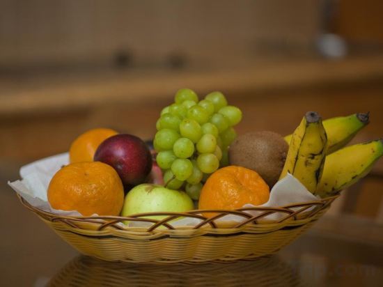 Фото Lakeshore Hotel & Apartments