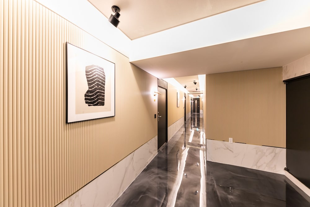 Фото Brown Dot Hotel Sasang Renecite