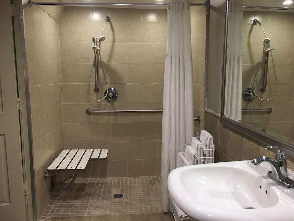 Фото Ramada by Wyndham Rockville Centre