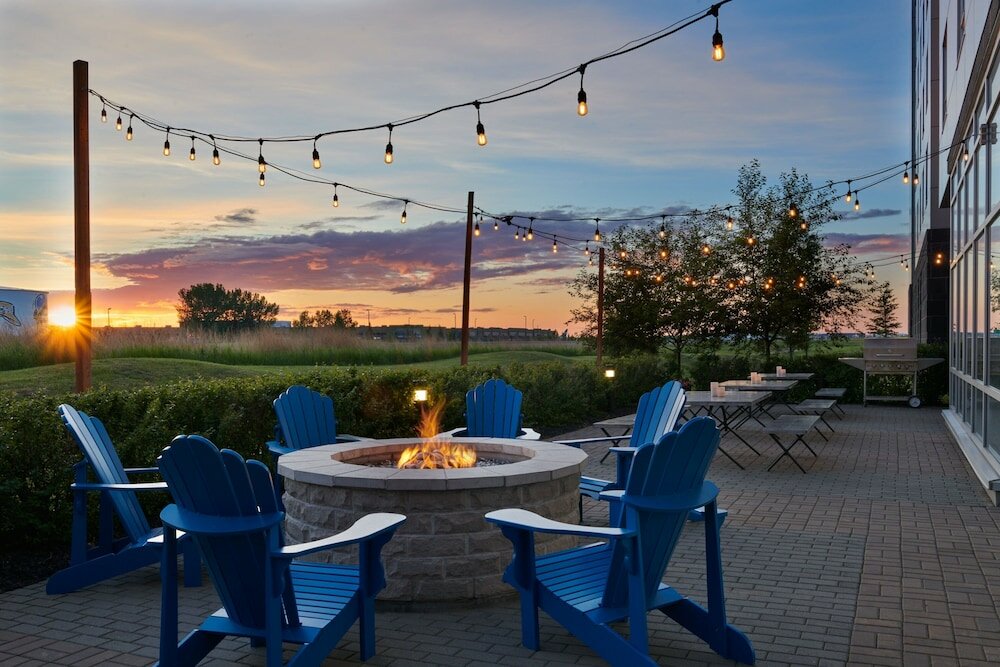 Фото Residence Inn by Marriott Calgary Airport