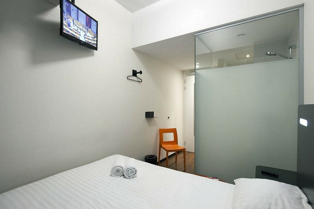 Фото EasyHotel Rotterdam City Centre