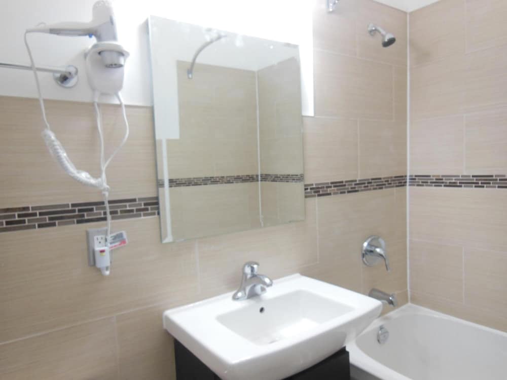 Фото Nu Hotel Toronto