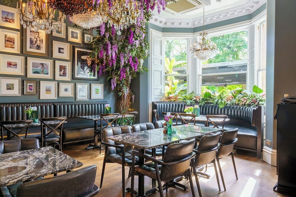 Фото Black Ivy Hotel