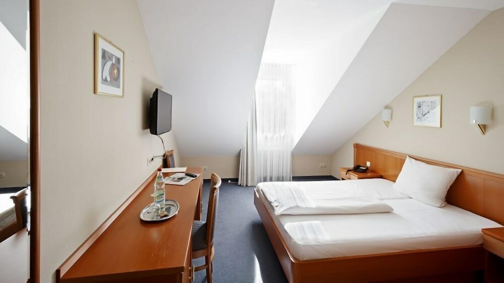 Фото Hotel Blutenburg