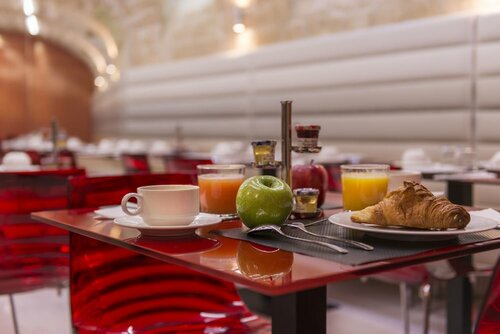 Гостиница Le Bon Hotel в Нейи-сюре-Сене