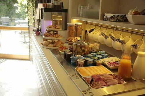 Гостиница Hotel Dauphin в Пюто