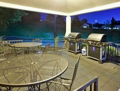 Гостиница MainStay Suites Kansas City Overland Park в Ленексе