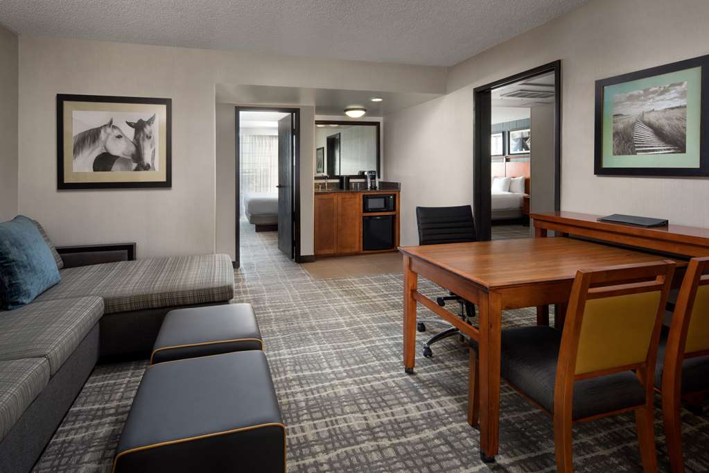 Фото Embassy Suites by Hilton Austin Central
