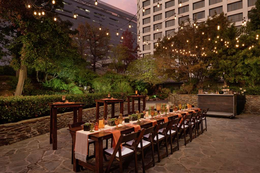 Фото DoubleTree by Hilton Hotel Los Angeles Downtown