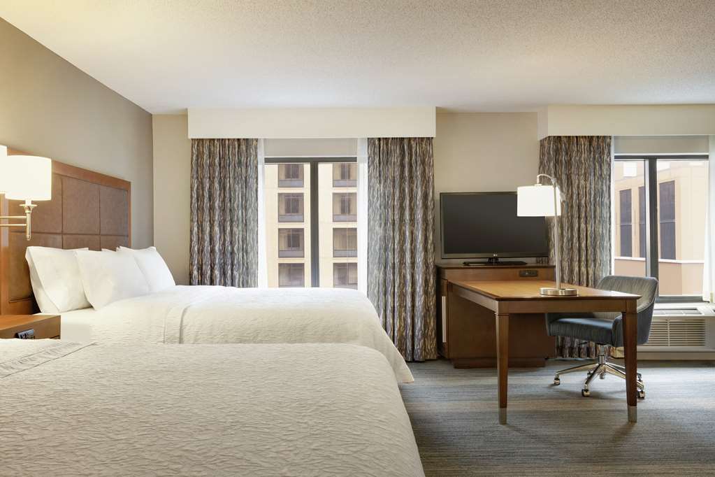Фото Hampton Inn & Suites Nashville Downtown