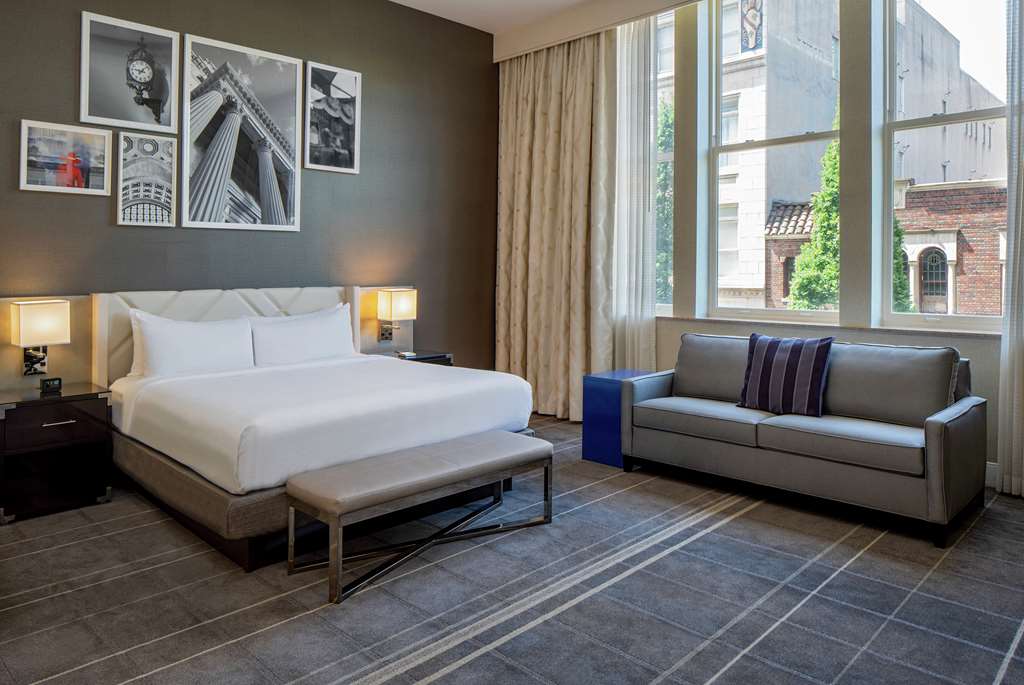 Фото Hilton Richmond Downtown