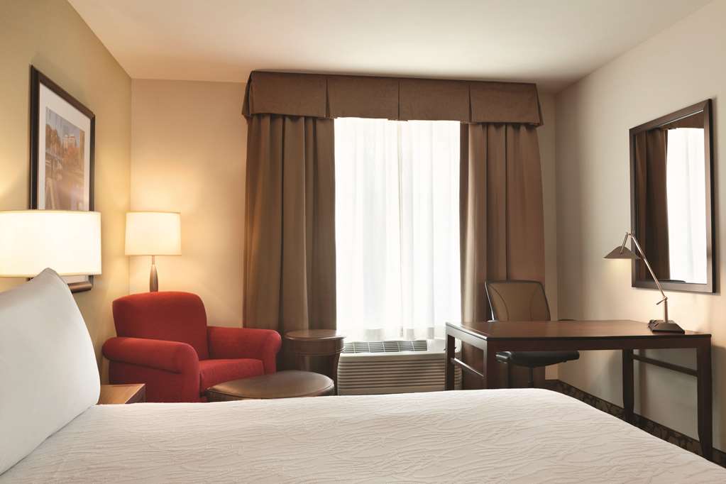 Фото Hilton Garden Inn Boston Logan Airport