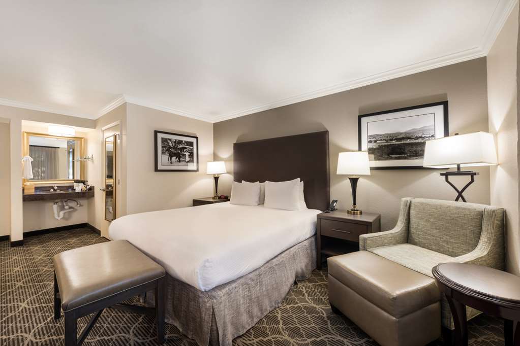 Фото Best Western Danville Sycamore Inn