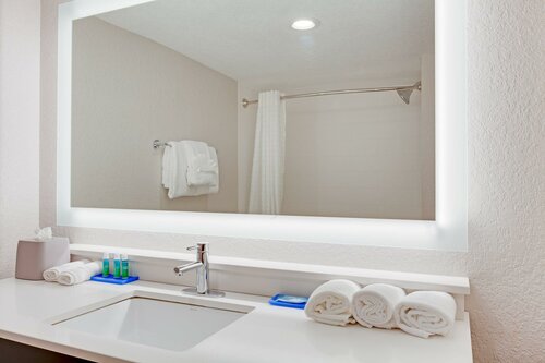 Гостиница Holiday Inn Express Hotel & Suites Ft Lauderdale Airport/Cru, an Ihg Hotel в Дания Бич