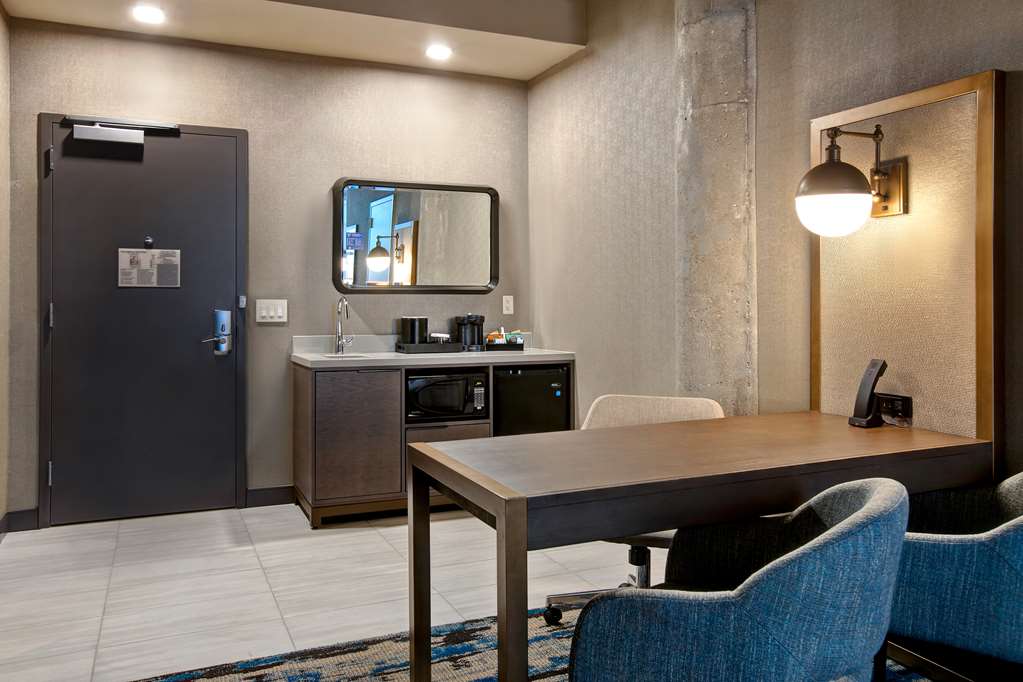 Фото Embassy Suites by Hilton Rockford Riverfront