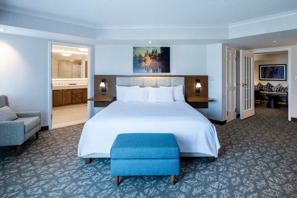 Фото Embassy Suites by Hilton Portland Airport
