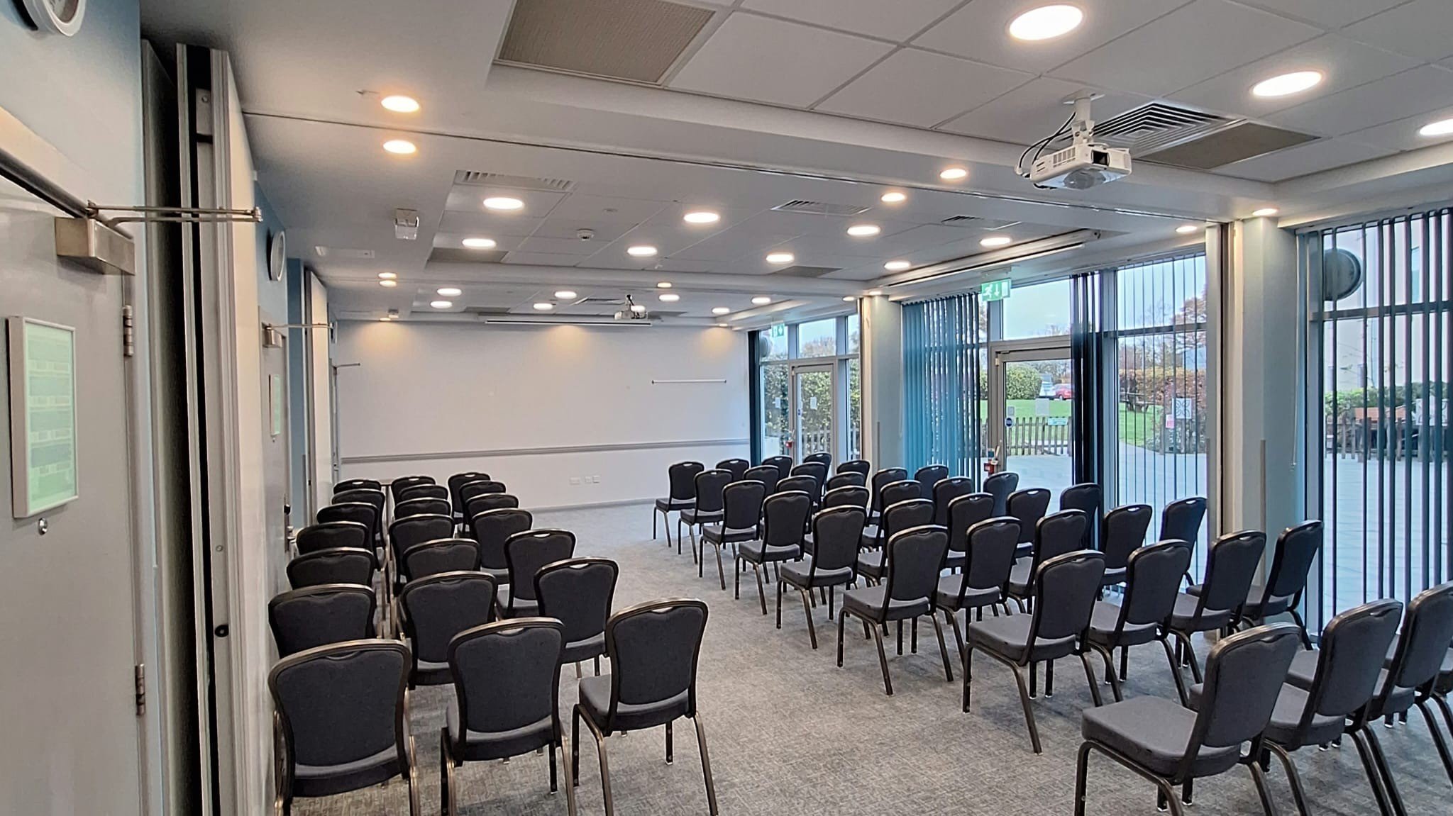 Фото Hilton Garden Inn Luton North