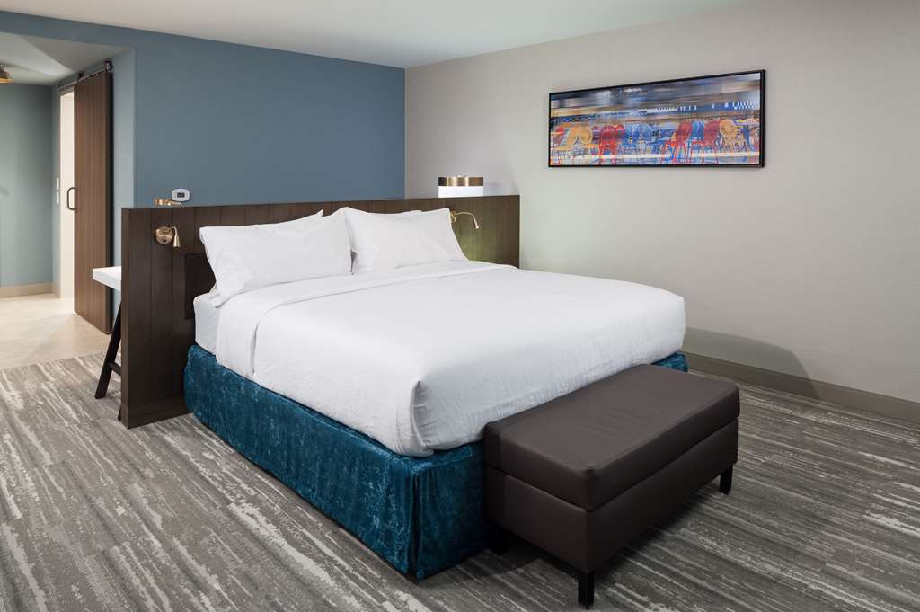 Фото Hilton Garden Inn Madison Downtown