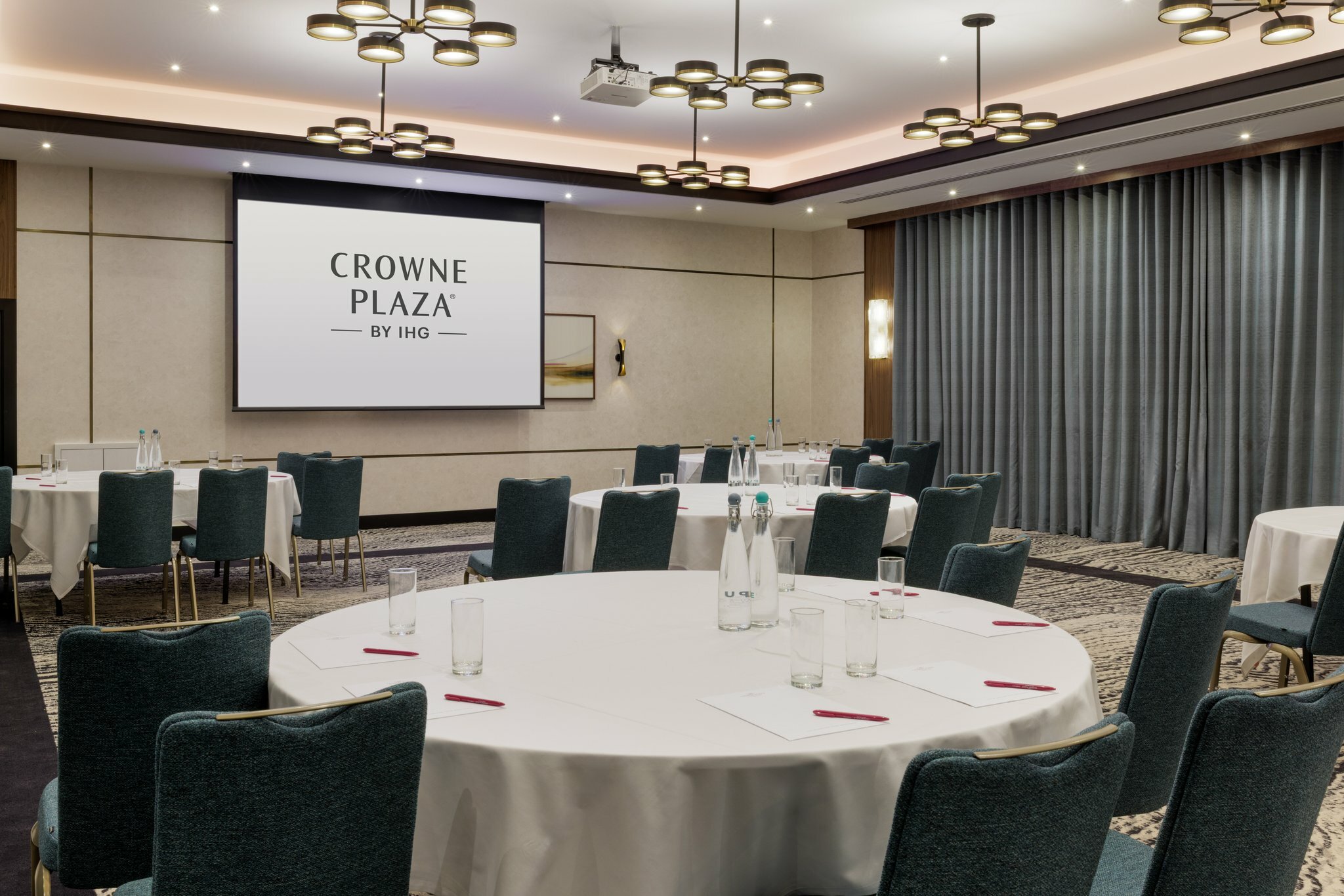 Фото Crowne Plaza London - Gatwick Airport