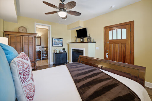 Фото Water's Edge Inn - Adults Only