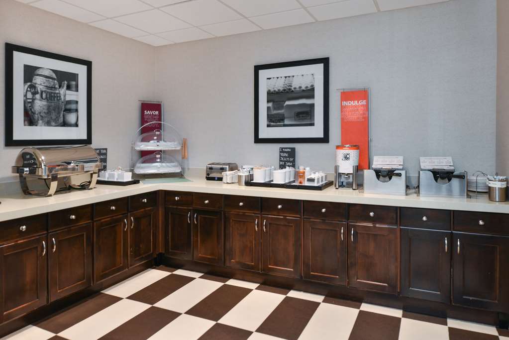 Фото Hampton Inn & Suites Denver-Speer Boulevard