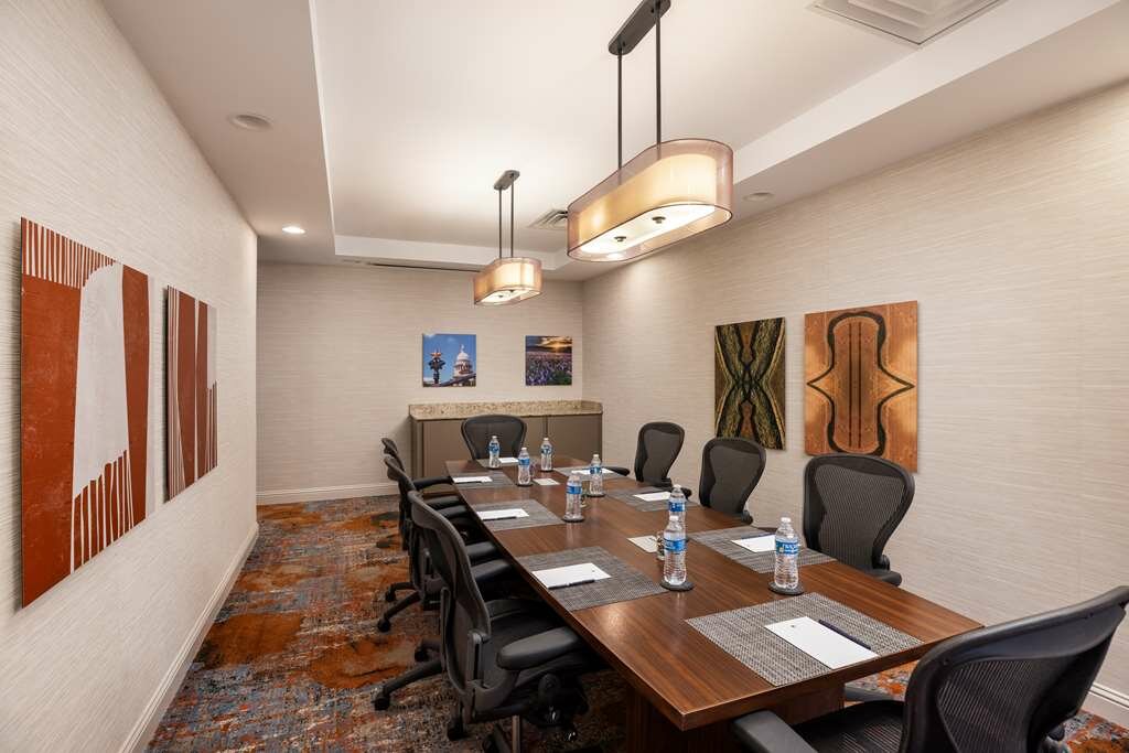 Фото DoubleTree Suites by Hilton Hotel Austin