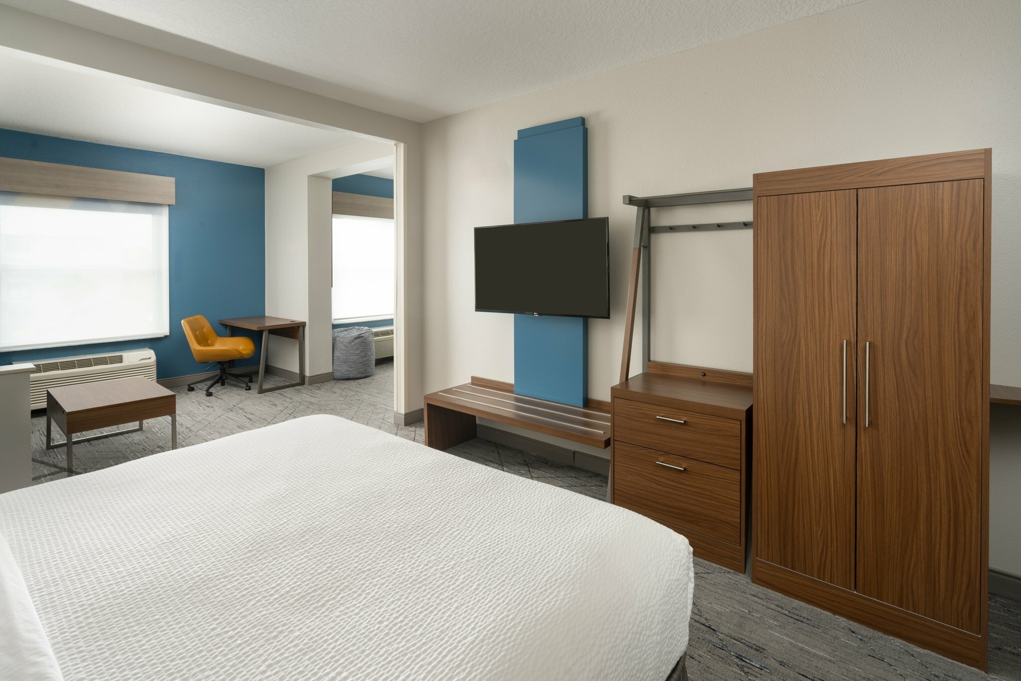 Фото Holiday Inn Express & Suites Orlando International Airport