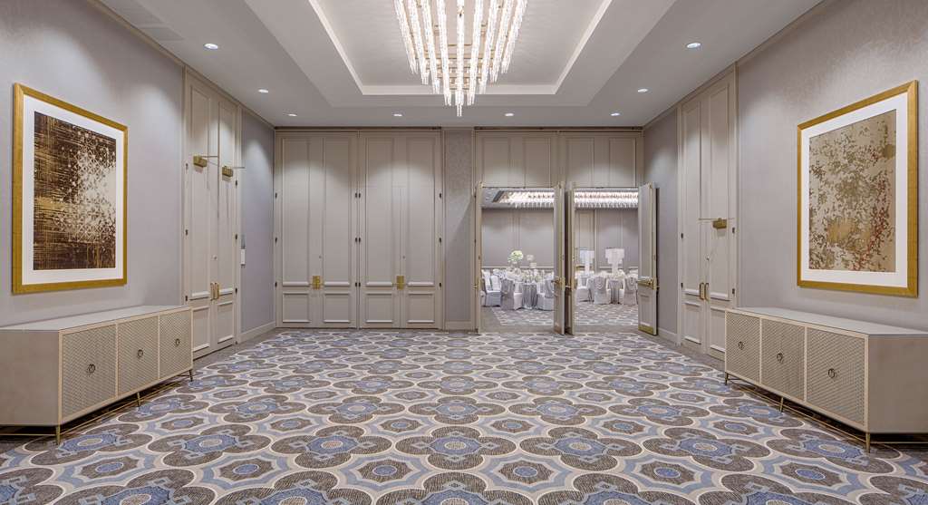 Фото DoubleTree by Hilton Hotel Houston - Greenway Plaza