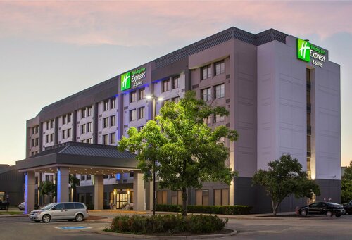 Гостиница Holiday Inn Express & Suites Mississauga Toronto Southwest by IHG в Миссиссаге