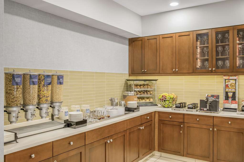Фото Homewood Suites by Hilton Winnipeg Airport Polo Park MB