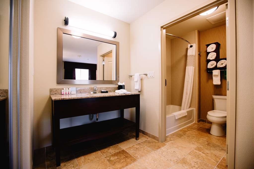Фото Hampton Inn & Suites Minot Airport, Nd