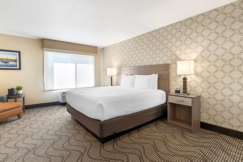 Фото Best Western Plus Heritage Inn