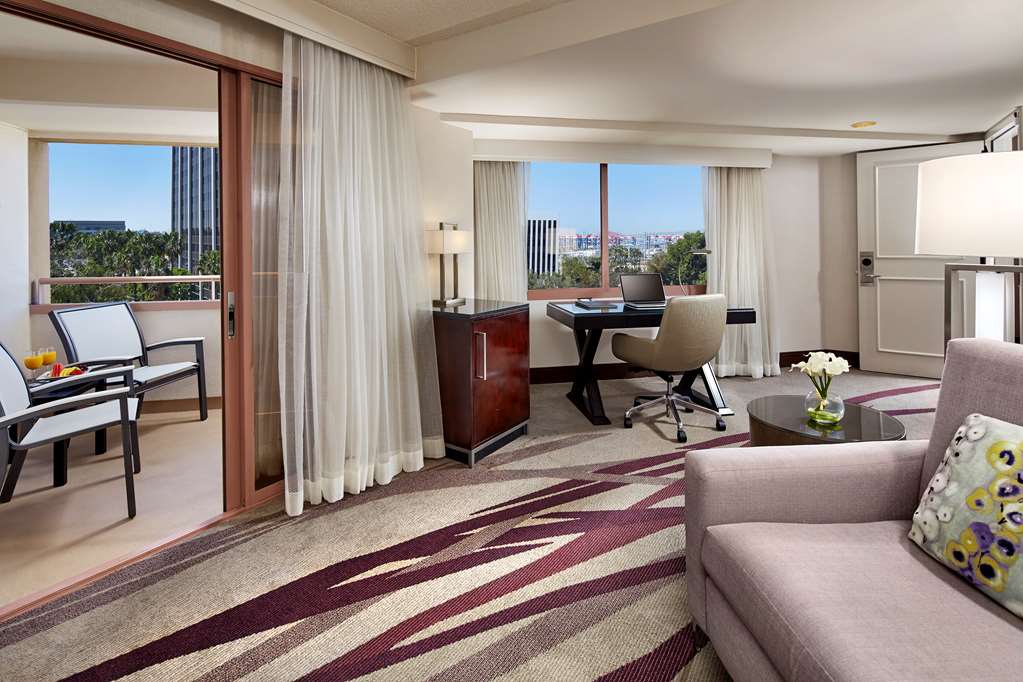 Фото Hilton Long Beach Hotel