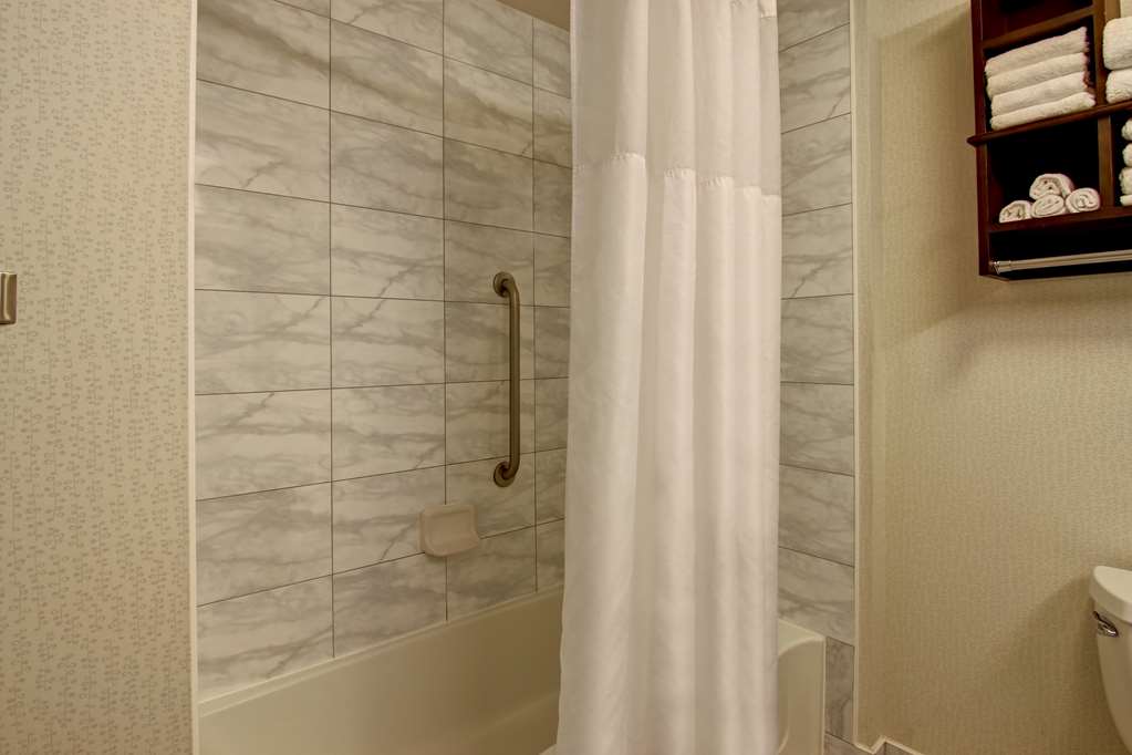 Фото Hampton Inn by Hilton Toronto Airport Corporate Centre