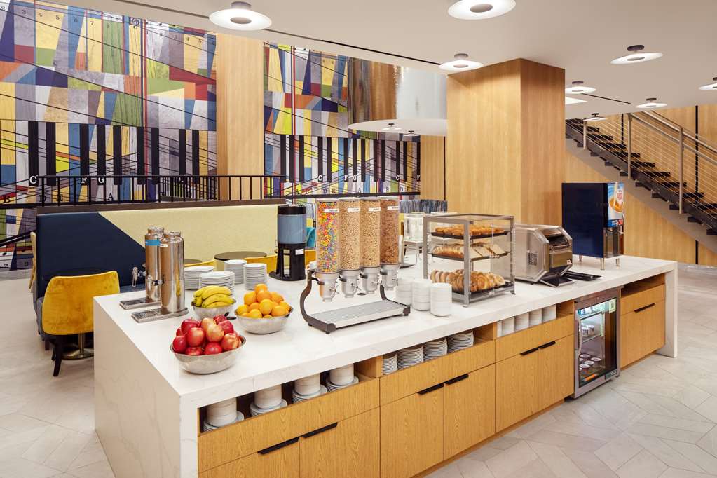 Фото Hampton Inn by Hilton New York Times Square