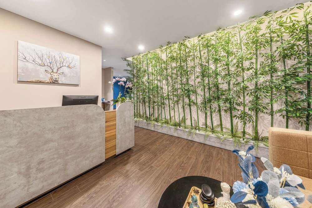 Фото Mangata Beachfront Hotel