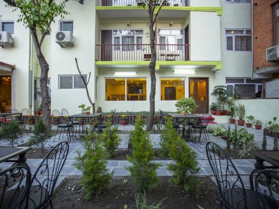 Фото Hotel Sapana Garden