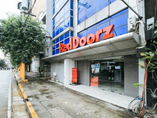 Фото RedDoorz Plus @ San Marcelino Malate