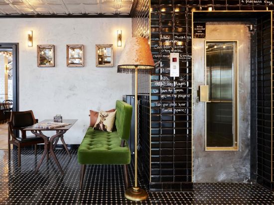 Фото Max Brown Hotel Midtown, part of Sircle Collection