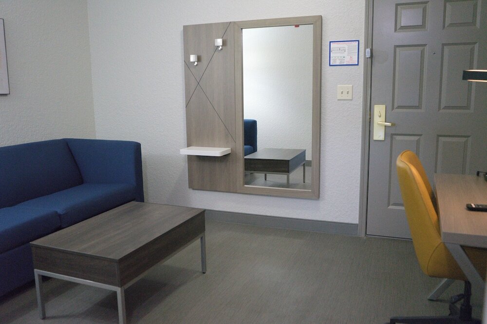 Фото Holiday Inn Express Hotel & Suites Lakeland North - I-4, an Ihg Hotel