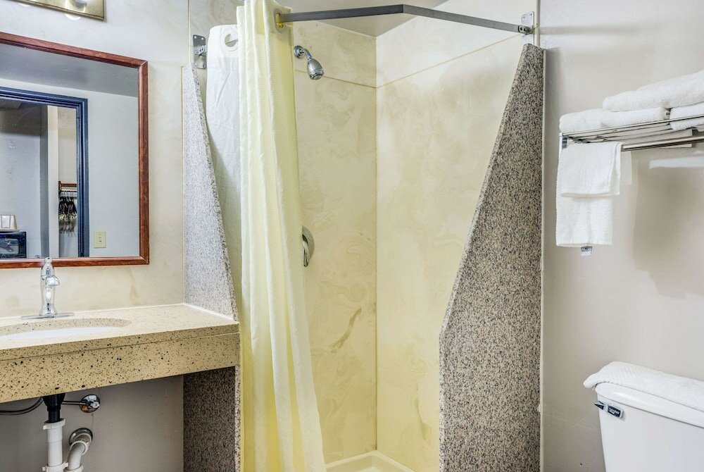 Фото Econo Lodge Milwaukee Airport