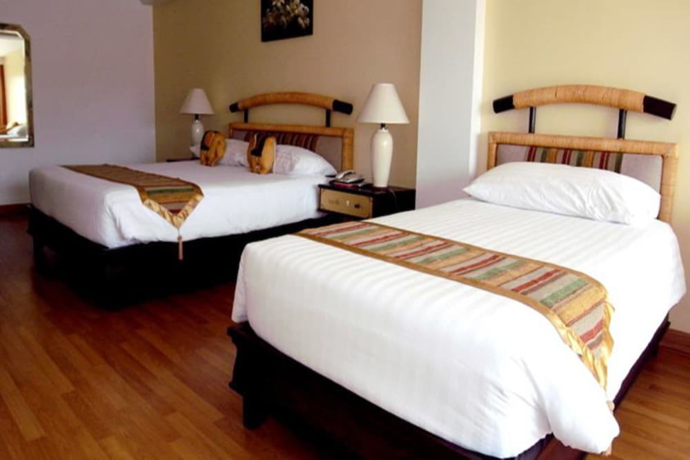 Фото The Cha-am Methavalai Hotel