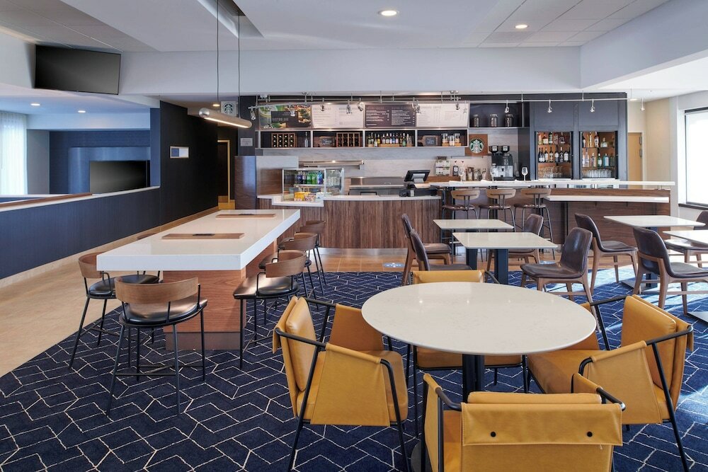 Фото Courtyard by Marriott Chicago Lincolnshire